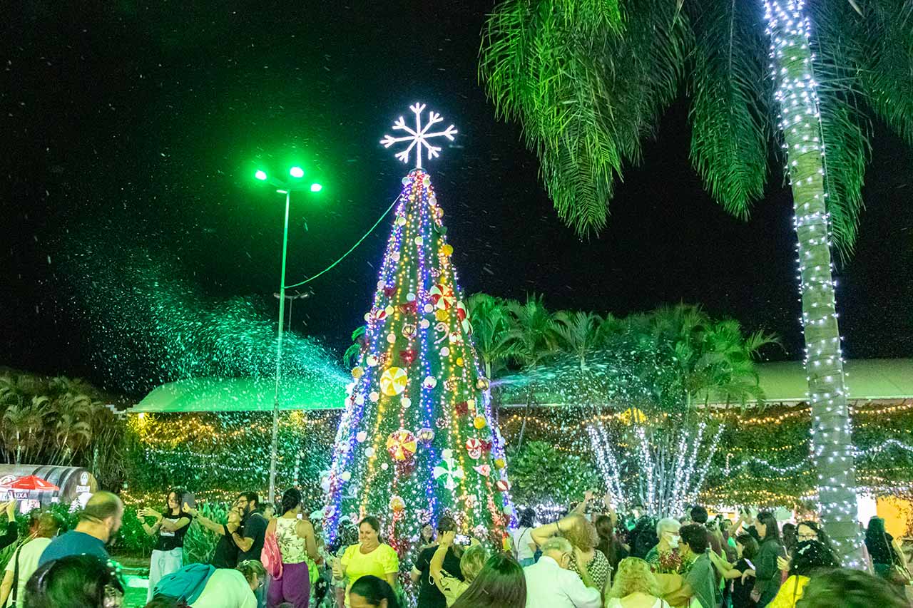 Árvore de Natal gigante